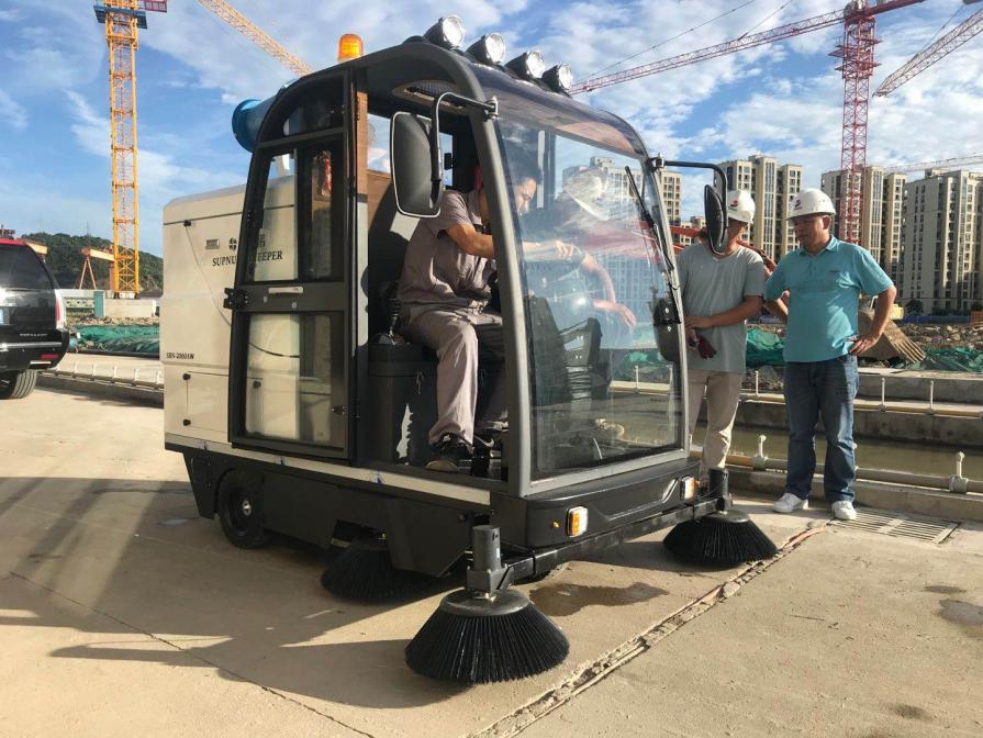 红河龙海市电动清扫车：现代城市清洁的新解决方案